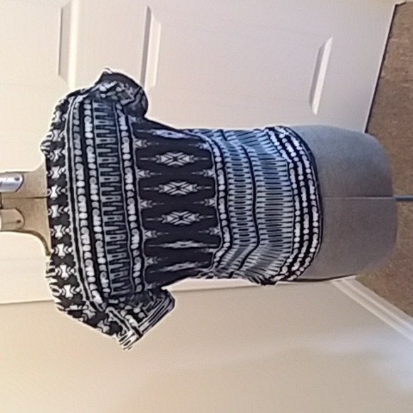 NWOT Cleo petite Top - Picture 3 of 5